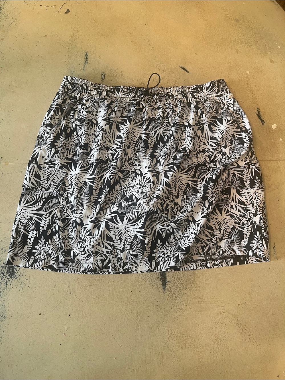 Women's Black & White Floral Print Skirt